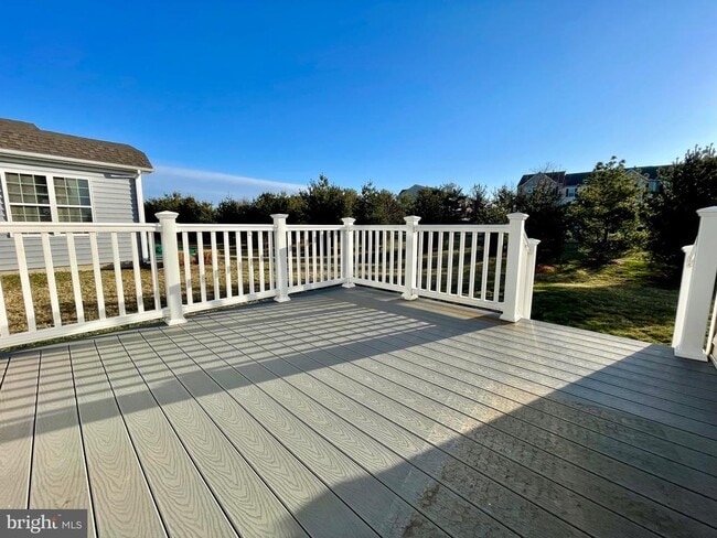 property at 906 Moorings Cir