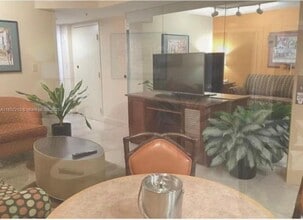 16690 Blatt Blvd in Weston, FL - Building Photo - Building Photo