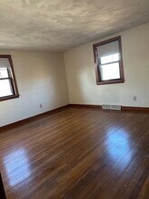 37 Johnson Pl, Unit #1 in Auburndale, MA - Building Photo - Building Photo