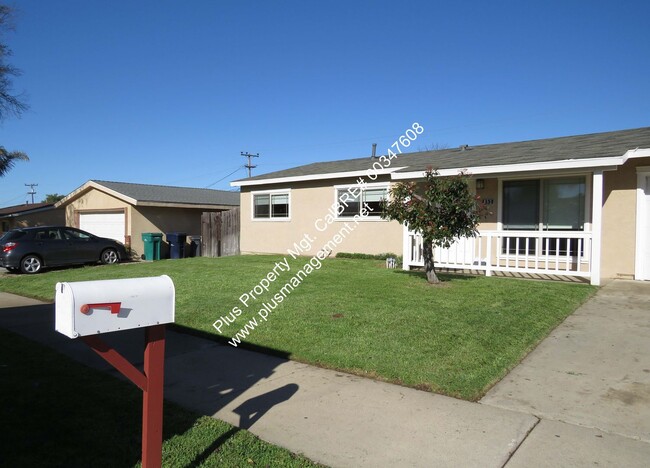 353 Jullien Dr in Santa Maria, CA - Foto de edificio - Building Photo