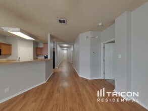 150 Roadrunner Ave in New Braunfels, TX - Foto de edificio - Building Photo