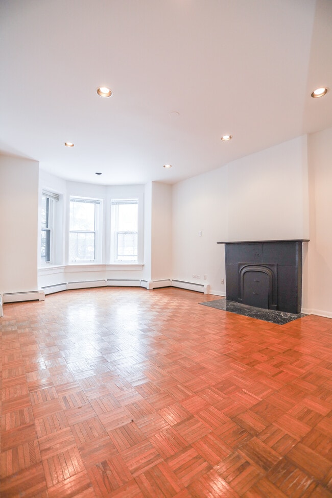 172 W Menomonee St, Unit #G in Chicago, IL - Foto de edificio - Building Photo