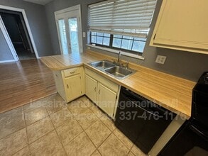 107 Village Ln in Lafayette, LA - Building Photo - Building Photo