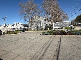 204 W Walnut Ave in Rialto, CA - Building Photo