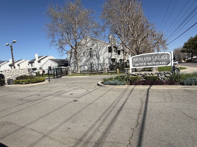 property at 204 W Walnut Ave