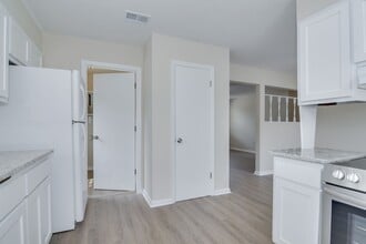 150 Thomas Dr in Martinez, GA - Building Photo - Building Photo