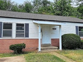 10073 Royal Dr in St. Louis, MO - Building Photo