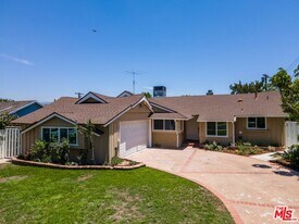 9416 Ruffner Ave in Los Angeles, CA - Building Photo