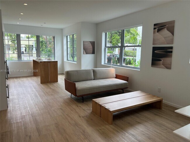 128 NE 46th St in Miami, FL - Building Photo - Building Photo