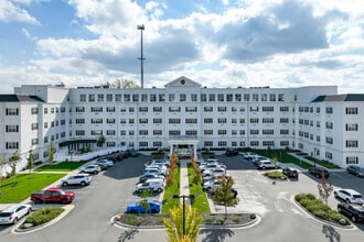 Red Cedar Lodge in Lansing, MI - Foto de edificio - Building Photo