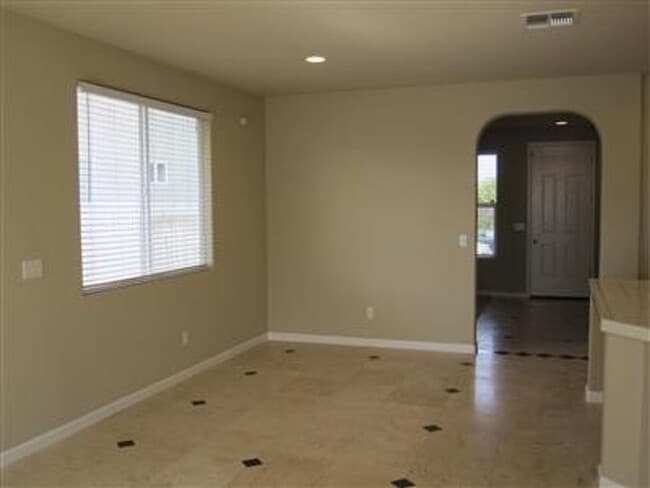 10133 Van Brocklin Way in Elk Grove, CA - Building Photo - Building Photo
