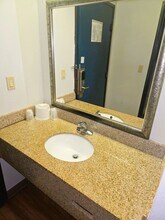 2141 La Porte Rd in Waterloo, IA - Foto de edificio - Building Photo