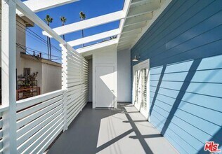 122 Montreal St in Los Angeles, CA - Building Photo - Building Photo