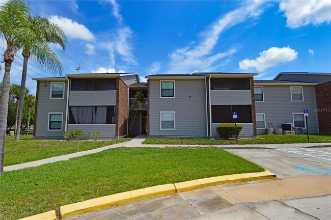 1400 Gandy Blvd N in St. Petersburg, FL - Foto de edificio - Building Photo