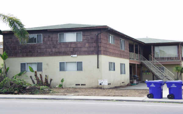 3726 Ingraham St in San Diego, CA - Building Photo - Building Photo