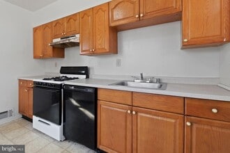 4806 Hollywood Rd in College Park, MD - Building Photo - Building Photo