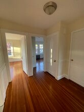 1376 Smith St, Unit 2 in North Providence, RI - Foto de edificio - Building Photo