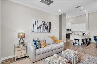 11841 Venetian Lagoon Dr in Ft. Myers, FL - Foto de edificio - Building Photo