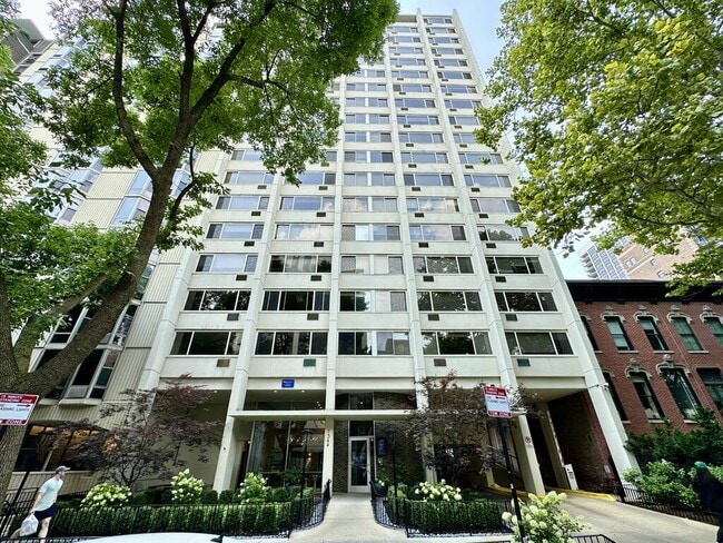 property at 1349 N Dearborn St