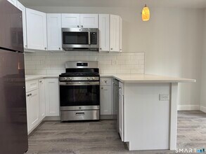 1085 Whalley Ave in New Haven, CT - Building Photo - Building Photo