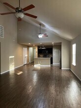 Room in House on Riparian Rd in Manor, TX - Foto de edificio - Building Photo