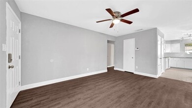 4819 Hannas Reef Dr in Bacliff, TX - Building Photo - Building Photo