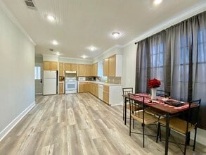 14039 Young Rd in Gonzales, LA - Foto de edificio - Building Photo