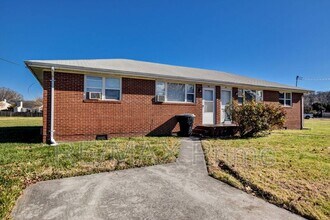 936-938 Schumann Dr in Virginia Beach, VA - Building Photo - Building Photo