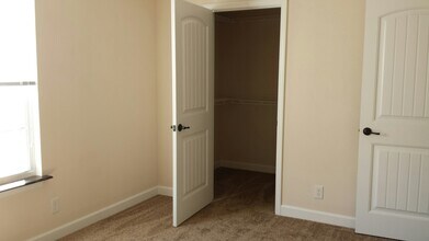 124 Kenneth Dr, Unit D in Troy, IL - Building Photo - Building Photo