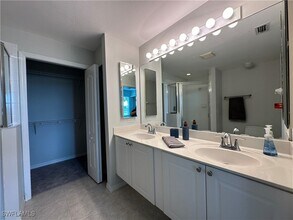 1953 Crestview Way in Naples, FL - Foto de edificio - Building Photo