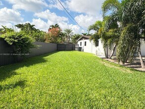 10431 SW 54th St in Miami, FL - Building Photo - Building Photo
