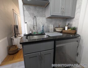 2 Sutherland Rd in Boston, MA - Building Photo - Building Photo