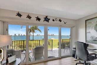 801 Lake Shore Dr in Lake Park, FL - Building Photo - Building Photo
