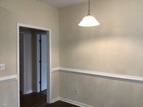 204 McCarthy Dr in Clayton, NC - Building Photo - Building Photo