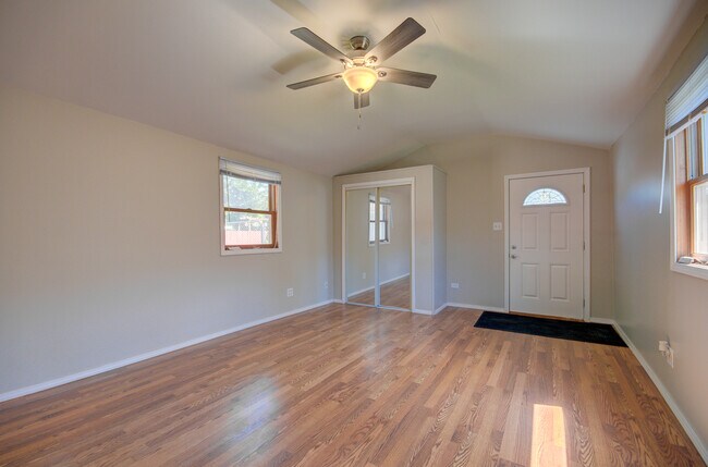 2024 Plainfield Rd in Crest Hill, IL - Building Photo - Building Photo