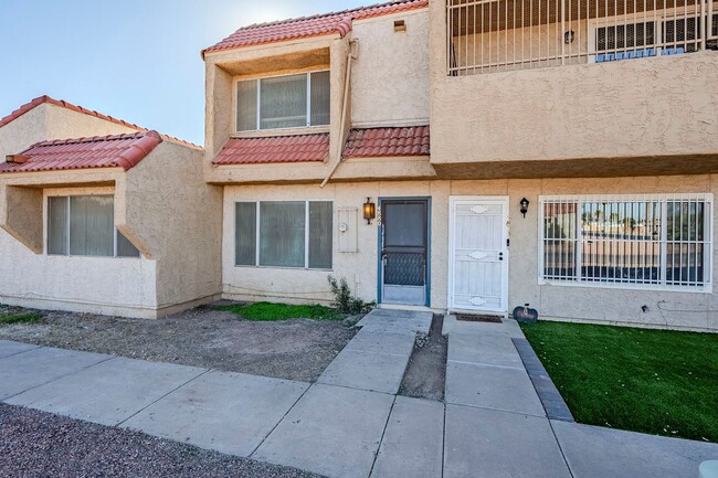 4880 W Rose Ln in Glendale, AZ - Building Photo - Building Photo