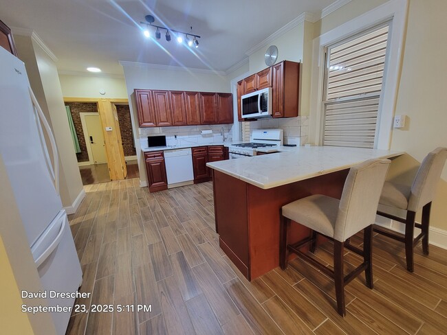 28 Willowdale Ave, Unit 1stfloor28Willowdale