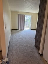 524 Breezy Point Dr in Clinton, IA - Building Photo - Building Photo