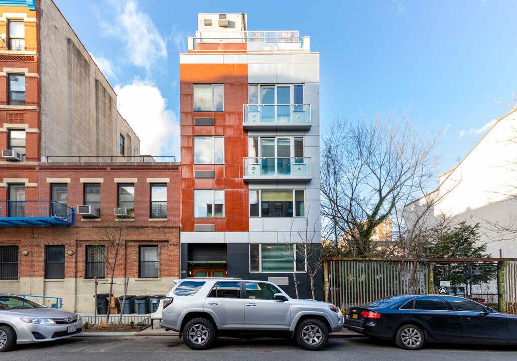 331 E Eighth St in New York, NY - Building Photo