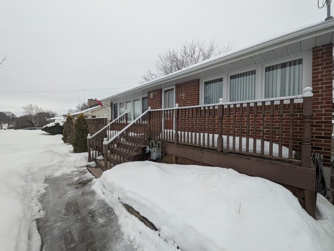 19 Craig St in Belleville, ON - Building Photo - Building Photo