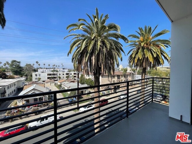 14612 Calvert St in Los Angeles, CA - Building Photo - Building Photo