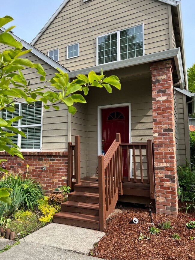 533 NE Suttle St in Portland, OR - Building Photo - Building Photo