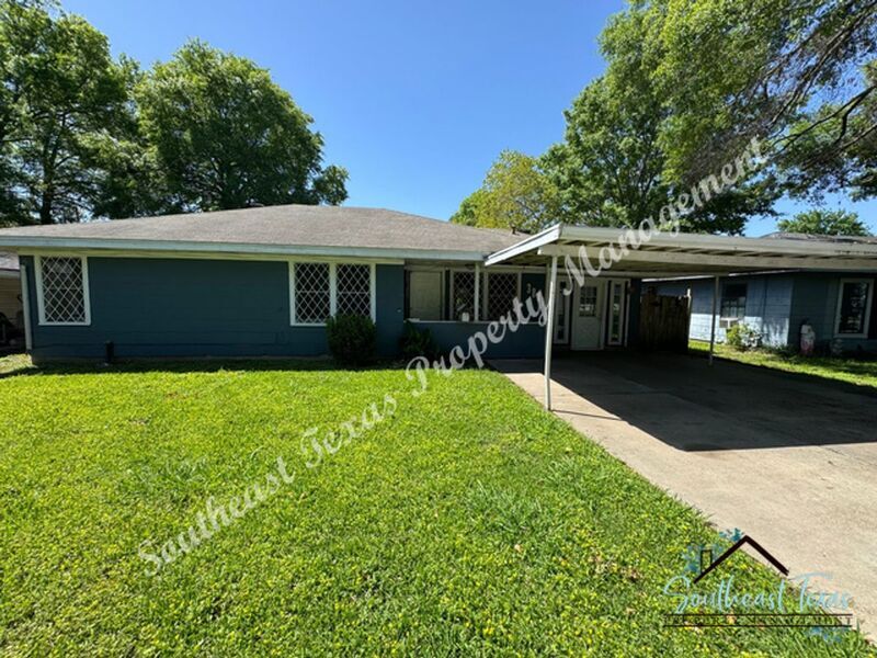 3841 Canal Ave in Groves, TX - Building Photo