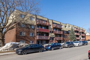 570 De Largentière Rue in Laval, QC - Building Photo