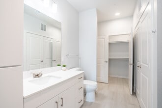 Century Heights - 55+ Senior Living in Beaumont, TX - Foto de edificio - Interior Photo