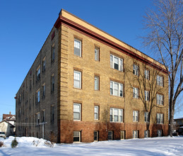 Chatsworth Court Apartments in St. Paul, MN - Building Photo - Building Photo