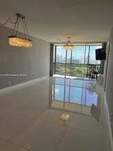 20379 W Country Club Dr in Aventura, FL - Foto de edificio - Building Photo