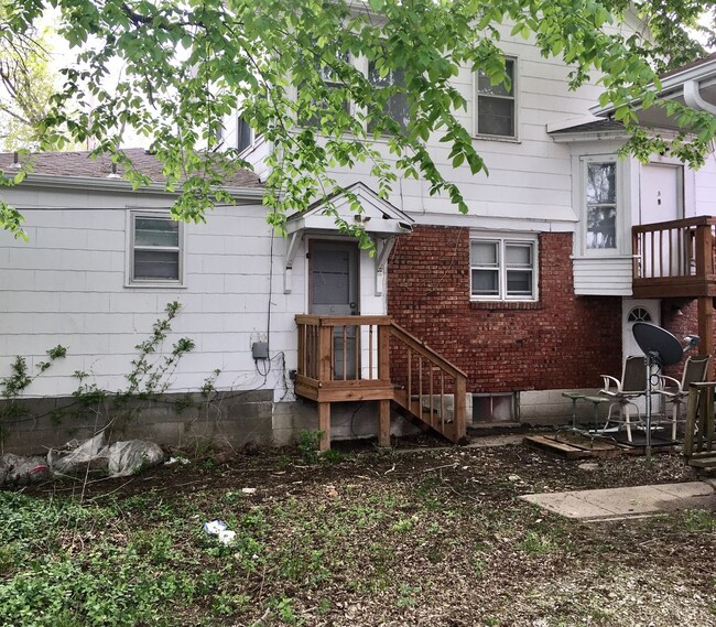 property at 1203 E Walnut St