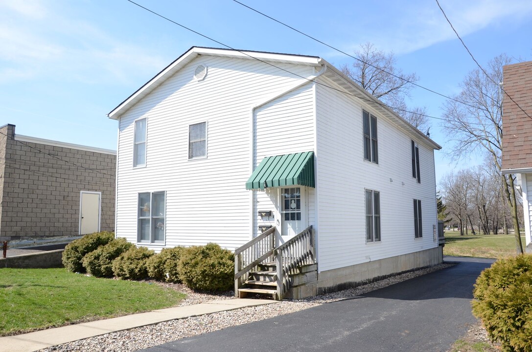 111 John St in Dekalb, IL - Building Photo