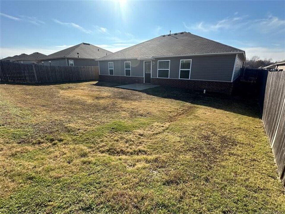 25431 E 93rd Ct S in Broken Arrow, OK - Building Photo